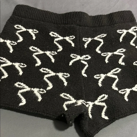 Wilf Fable Black Shorts with White Bow Design - Picture 3 of 5